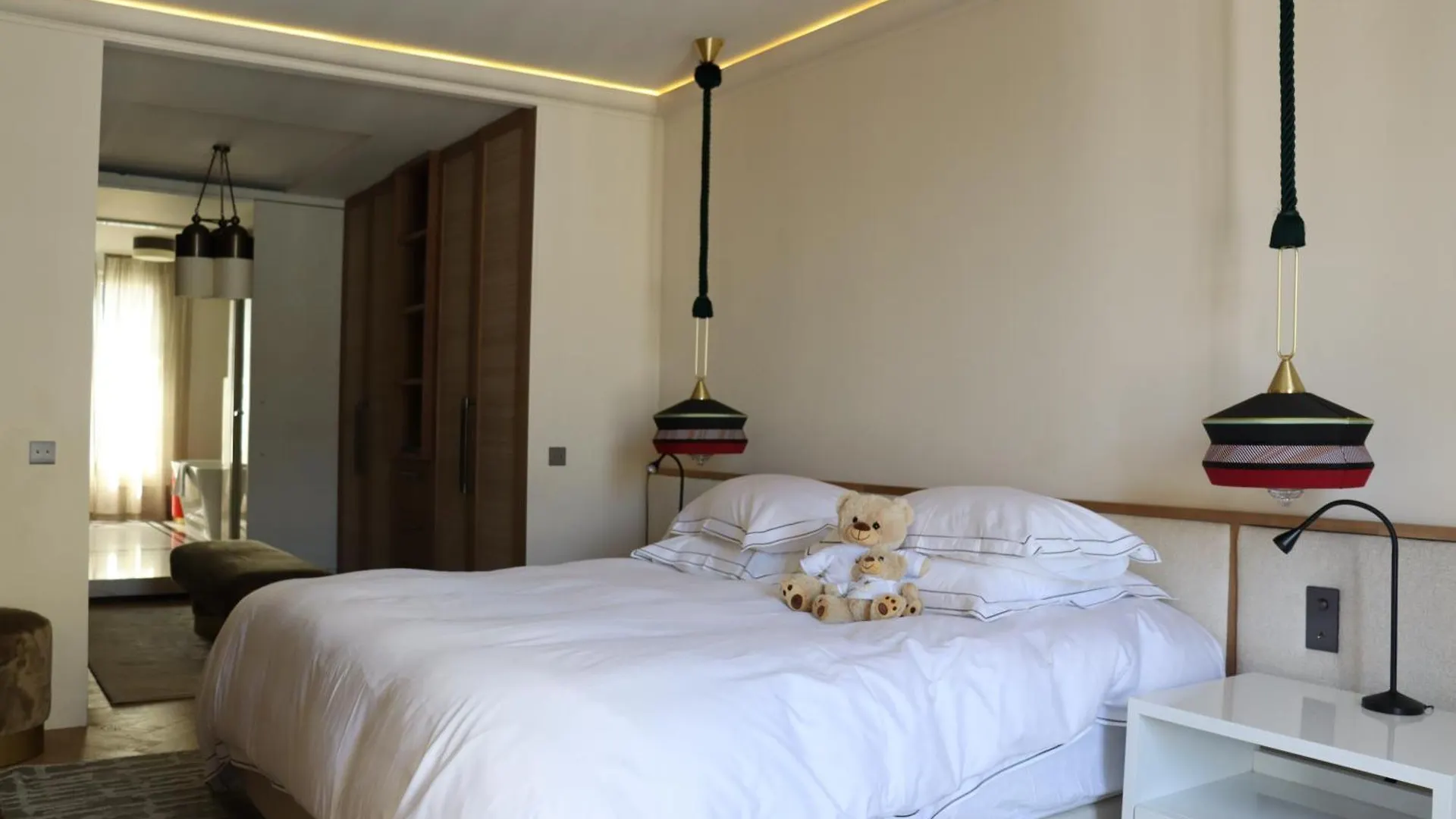 Apartment Luxueux Appartement Avec Balcon, Champs Elysees Paris