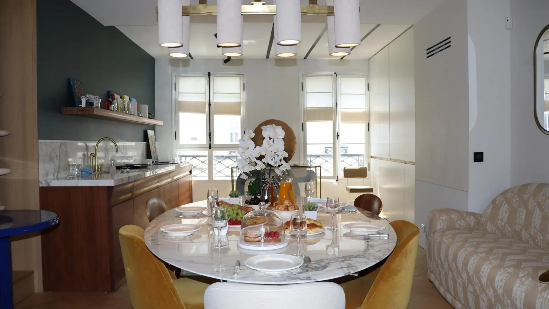 Luxueux Appartement Avec Balcon, Champs Elysees Paris 0*,