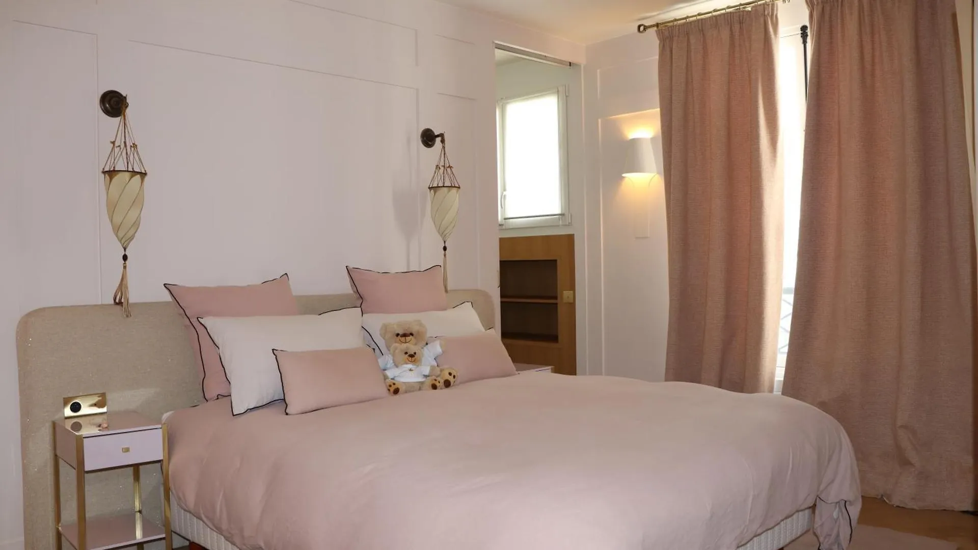 Apartmán Luxueux Appartement Avec Balcon, Champs Elysees Paříž