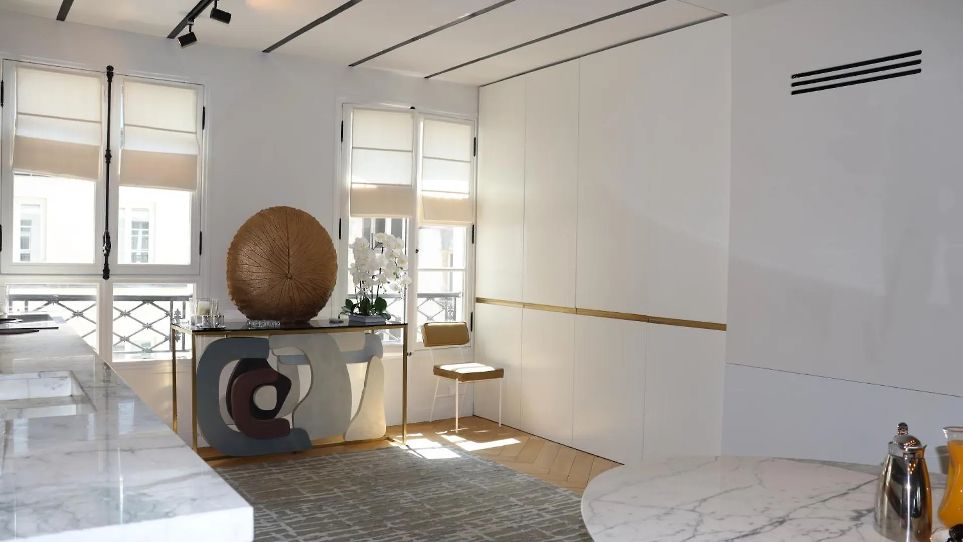 Apartament Luxueux Appartement Avec Balcon, Champs Elysees Paryż