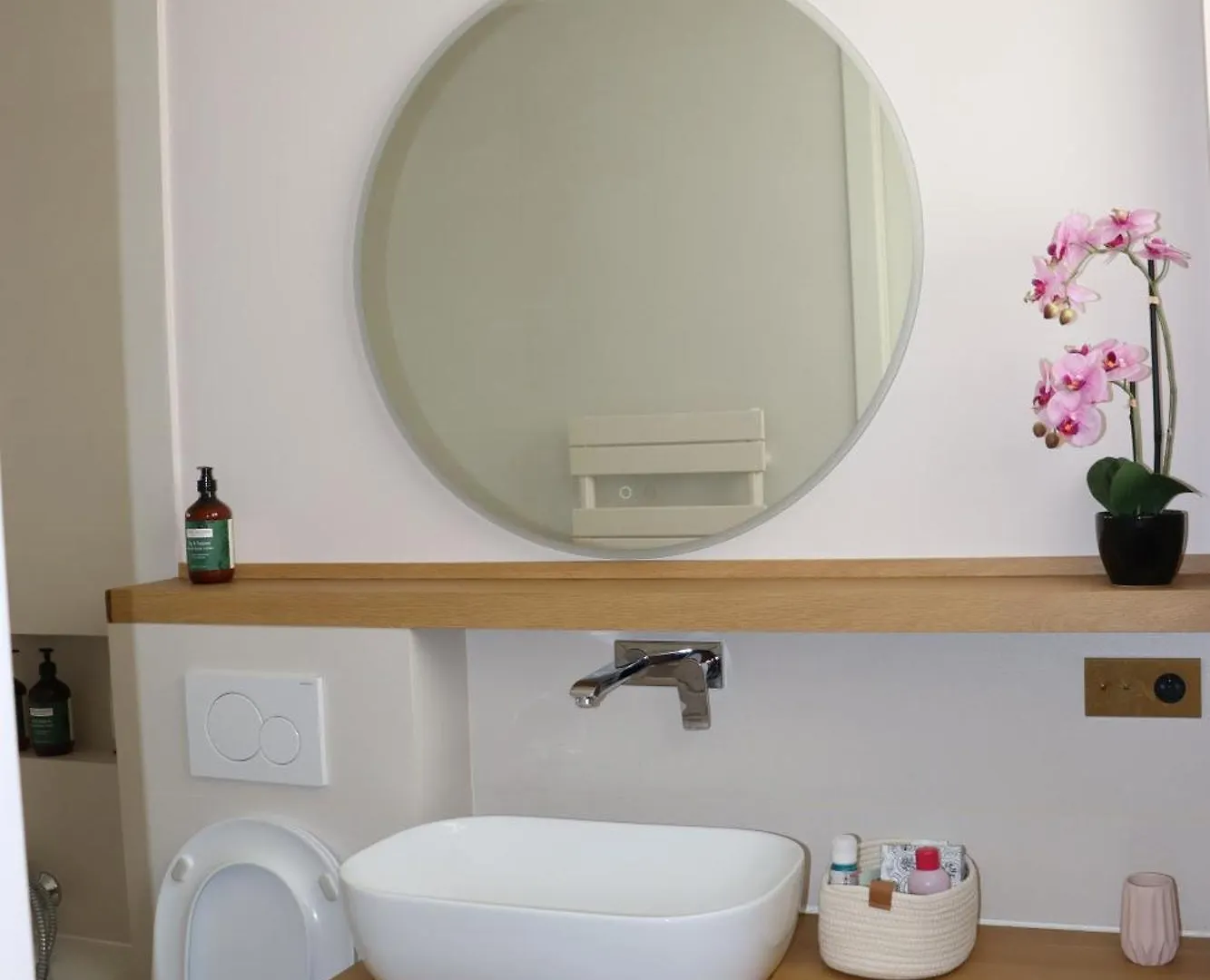 Apartament Luxueux Appartement Avec Balcon, Champs Elysees Paryż